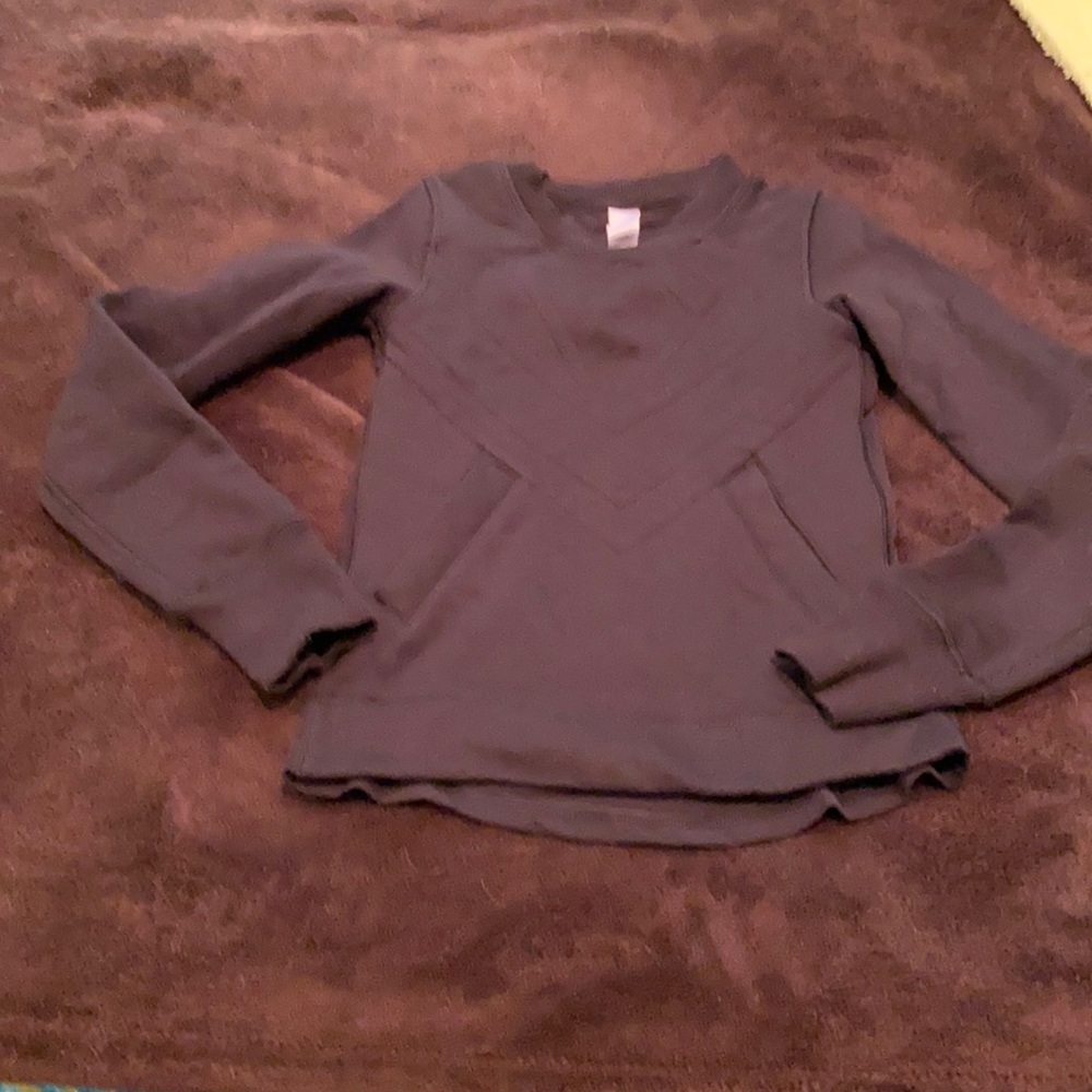 Blk Ivivva sweatshirt w pockets.